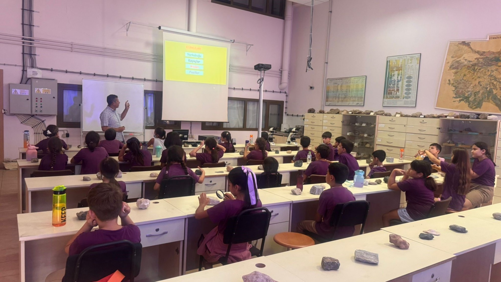 100. Yıl İlk&ouml;ğretim Okulu &Ouml;ğrencilerinden Jeolojiye Yakından Bakış detayı için tıklayınız