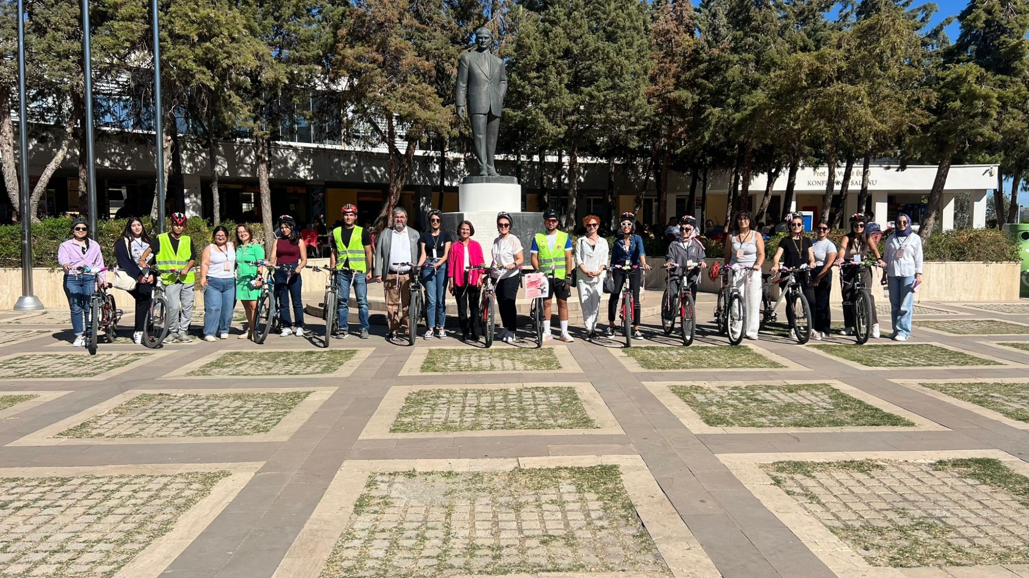 Mersin Üniversitesi’nde “ pembe Pedal Kontrol Elinde” Etkinliği ile Meme Kanserine Dikkat Çekildi detayı için tıklayınız