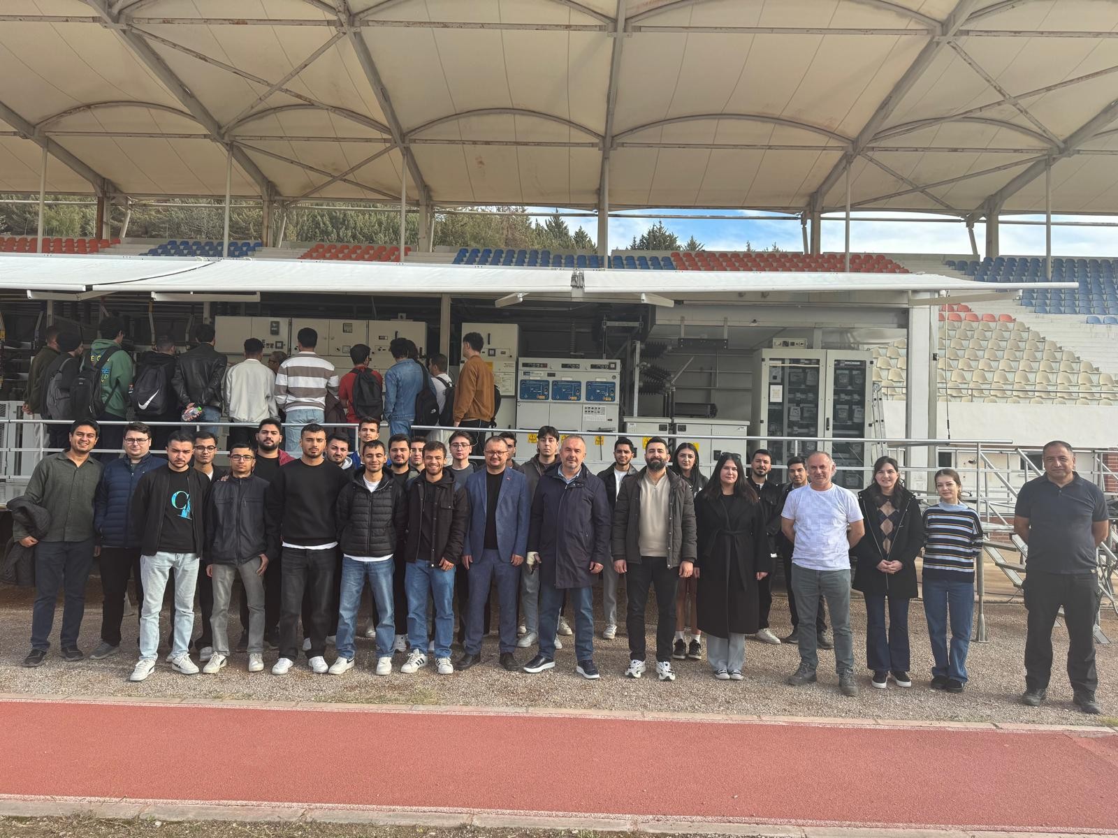 Geleceğin Enerjisi Gen&ccedil;lerle Buluştu: Enerjisa Eğitim Tırı Mersin &Uuml;niversitesi&rsquo;ndeydi detayı için tıklayınız